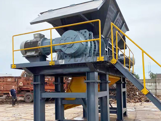 廢鐵撕碎機(jī) 廢鐵撕碎機(jī)